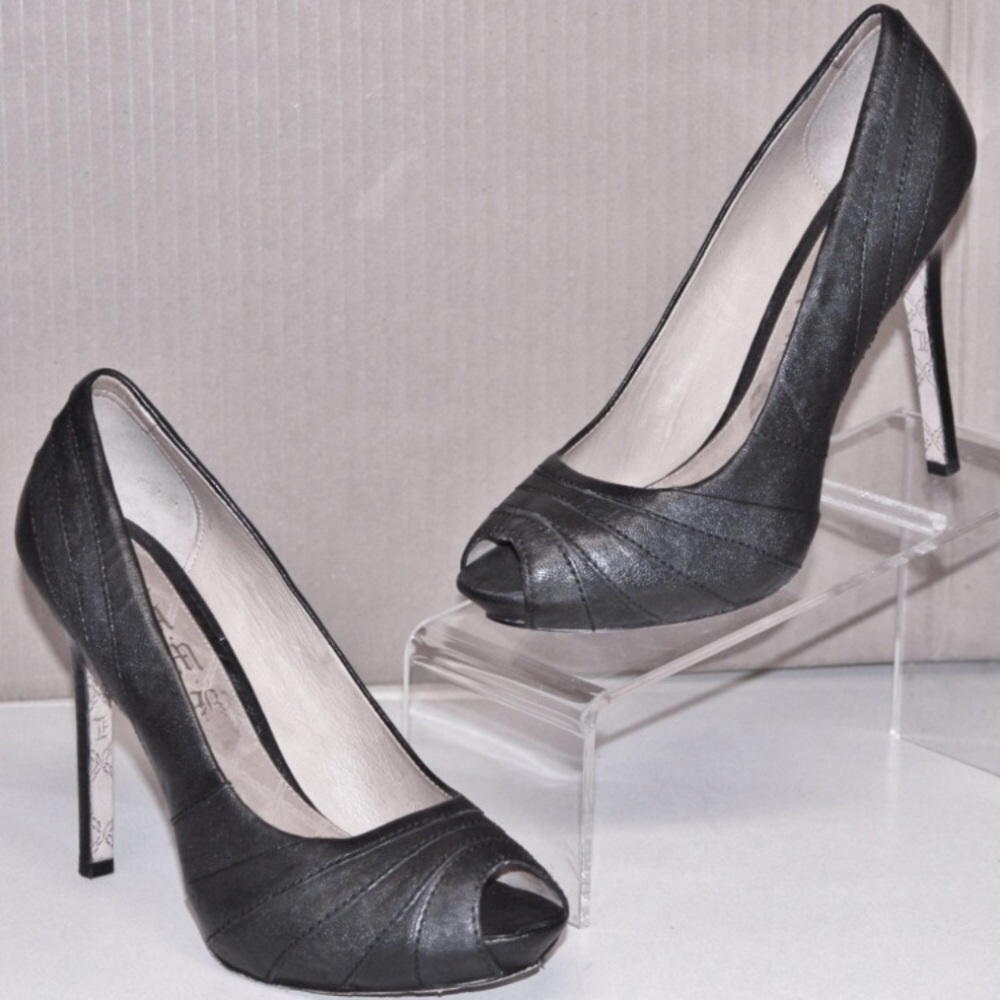 L.A.M.B. Gwen Stefani Stiletto Pump Shoes 8